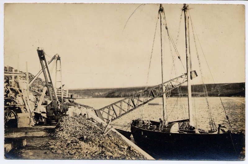 An improvised crane